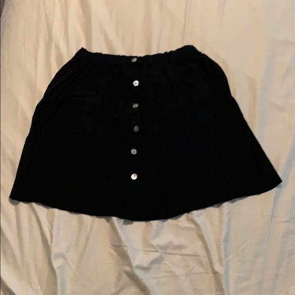 Black flowing high waisted skirt with buttons - Picture 1 of 3